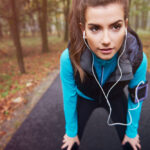 Eine-Frau-ausdauersportlerin-am-laufen-joggen